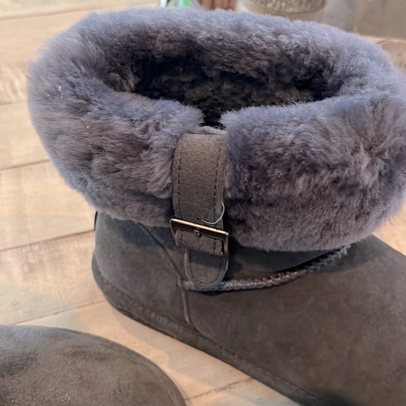 Gray Abby sheep skin Bearpaws  like new!us sz9 I wear 81/2 fit me - Picture 8 of 12